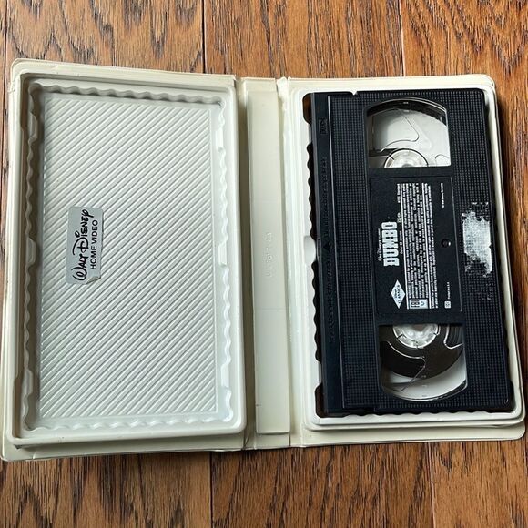 🔥host pick🔥 Black diamond Disney Classic Robin Hood VHS Tape. - Picture 5 of 6